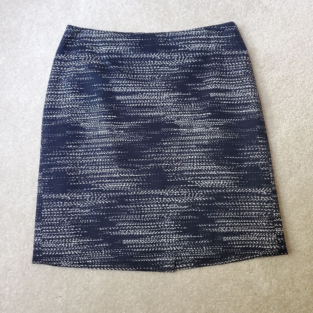Jones New York indigo and white skirt, size 4